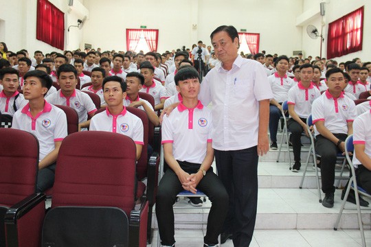 Tuyệt vời Bí Thư Tỉnh Ủy làm Xuất Khẩu Lao Động